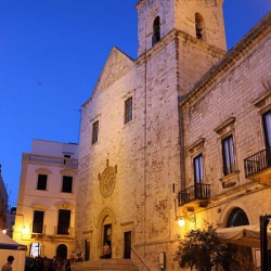 Putignano in its elegant procession of places
