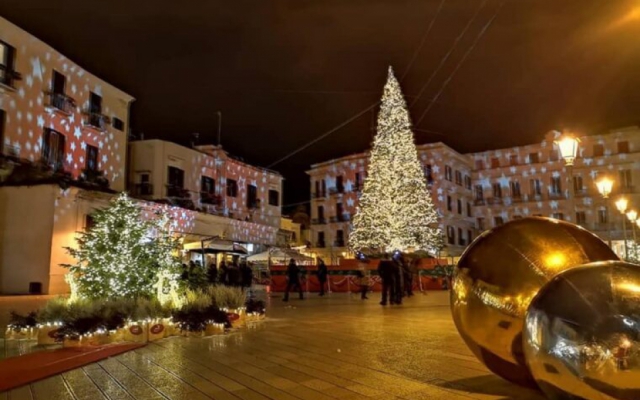 Bari at Christmas: an embrace of lights, traditions, and flavors.