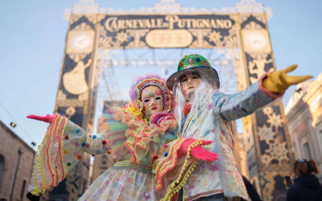 Experience Carnival in Bari: a charming stay at La Finestra sul Campanile