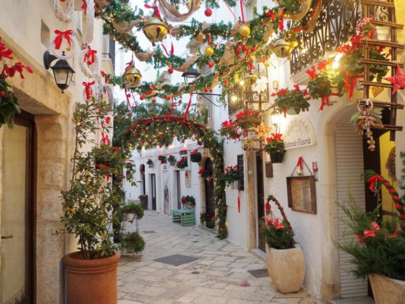 Visitare Locorotondo e Alberobello a Natale: una magica tradizione!