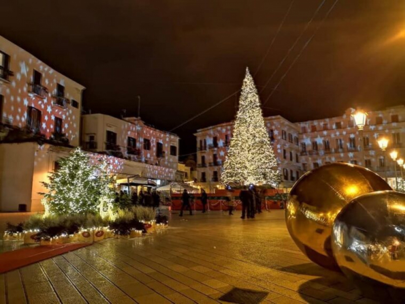Bari at Christmas: an embrace of lights, traditions, and flavors.