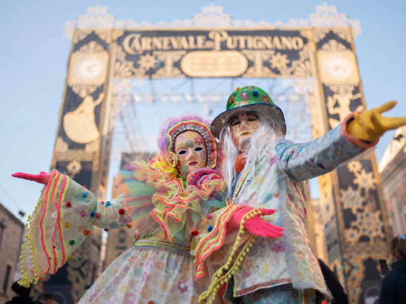 Experience Carnival in Bari: a charming stay at La Finestra sul Campanile